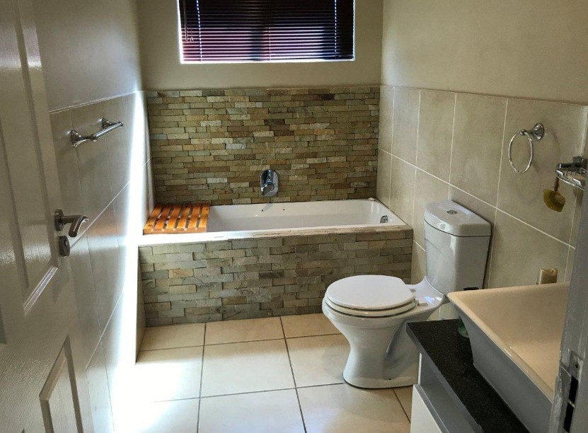 8 Bedroom Property for Sale in Wavecrest Eastern Cape